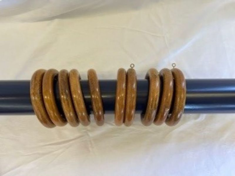 Painted pole with finials, rings and brackets. - Image 3