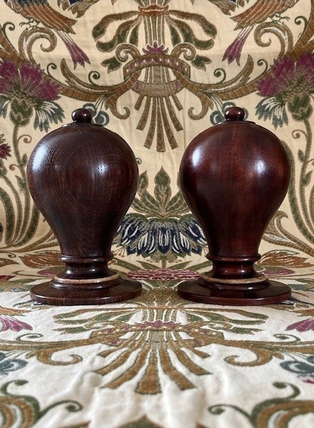 Mahogany finished Eddison finials - Image 3