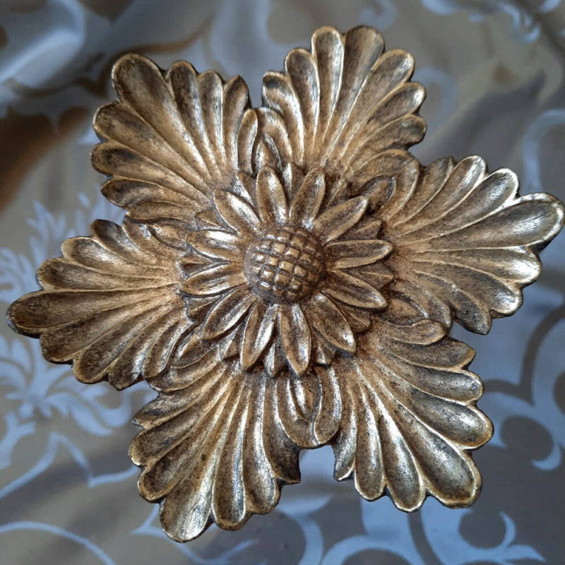 Flowerhead Tiebacks