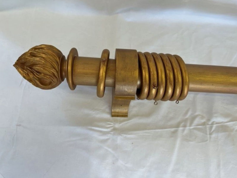Gilt over Red pole with finials, brackets and rings. - Image 3