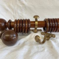 Antique mahogany pole with finials, brackets and rings. - Image 3