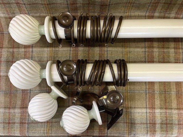 Pole with Swirling Ball finials, brackets and rings - Image 2