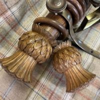 Oak pole with Whisky finials, rings and brass brackets