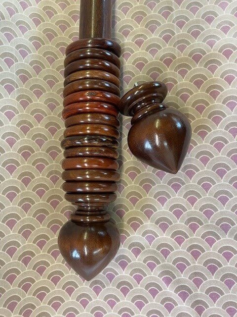 Point finials with plain pole and rings - Image 2