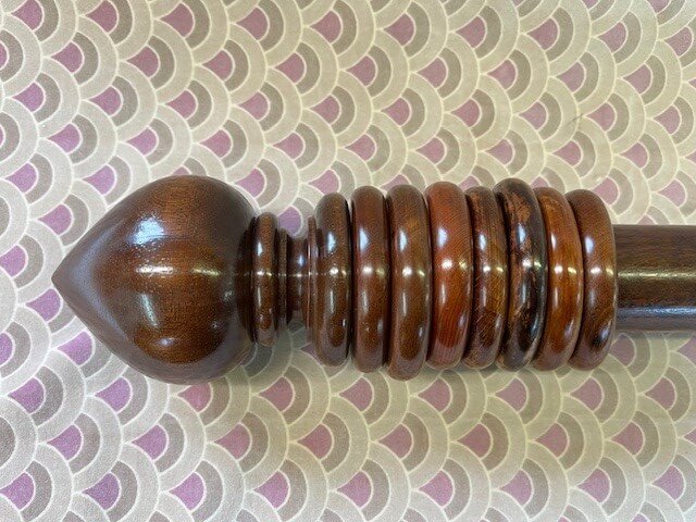 Point finials with plain pole and rings - Image 3