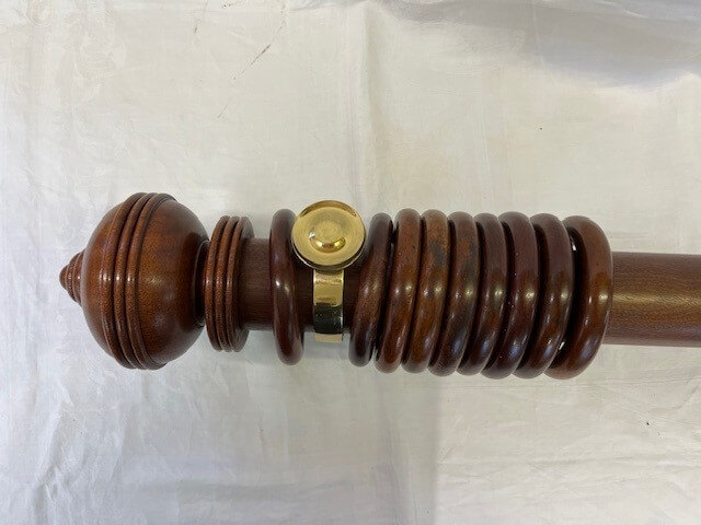 Antique Mahogany pole set with Ball with Rib finials, rings and brass brackets - Image 4