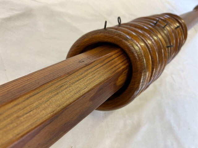 Octagonal pitch pine pole with finials and rings - Image 2