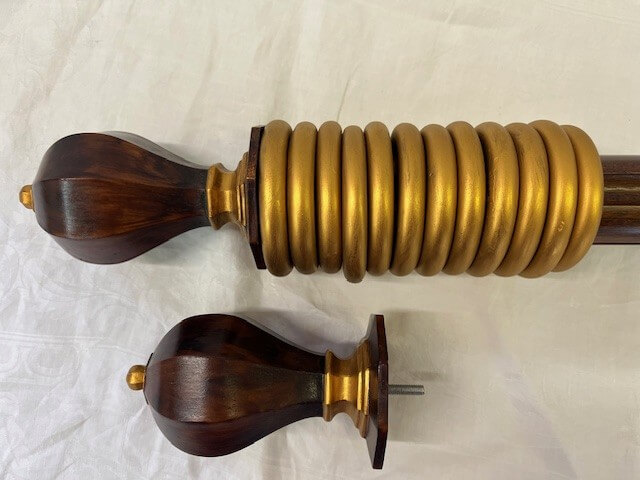 Quattro pole with Octagon finials and rings