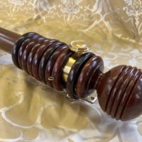 Mahogany pole, Three Rib finials and rings and brass brackets