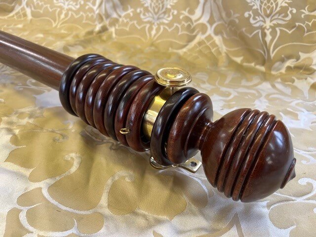 Mahogany pole, Three Rib finials and rings and brass brackets