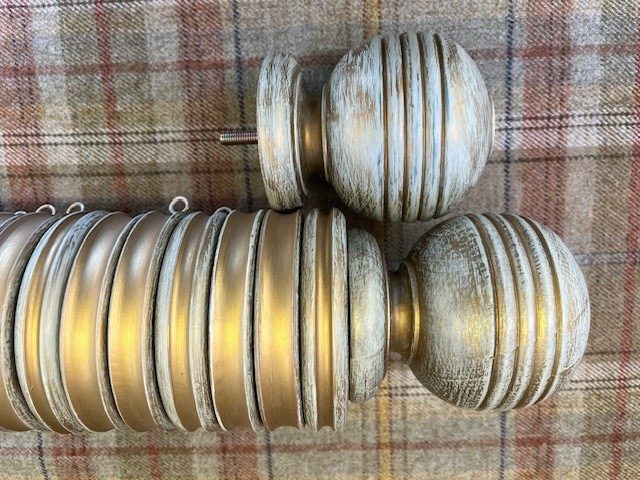 Plain pole set with Simple Ball & Rib finials with profile rings rings - Image 3