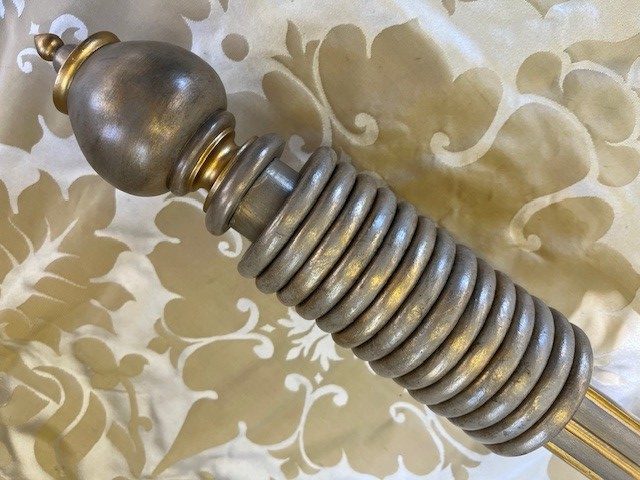 Fluted pole with Uncarved Jewel finials and rings
