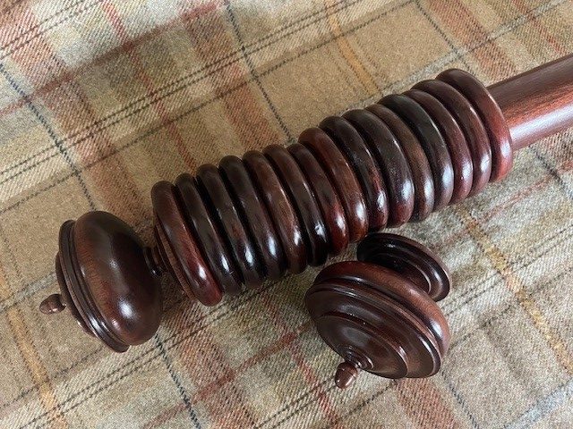 Medium Mahogany pole with Uncarved Fairfax finials and rings - Image 2