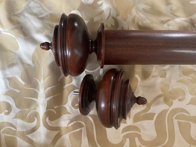 Medium Mahogany pole with Uncarved Fairfax finials and rings - Image 4