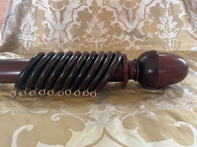 Medium Mahogany pole wth Acorn finials and rings - Image 2