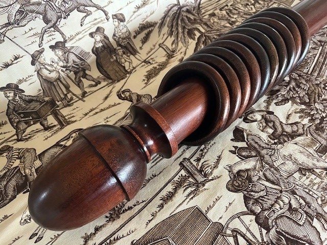 Medium Mahogany pole wth Acorn finials and rings - Image 3