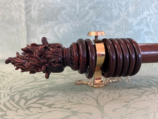 Mahogany pole, Versailles finials and rings - Image 2