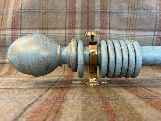 Paint and Gilt pole, Uncarved Empress finials and rings - Image 4