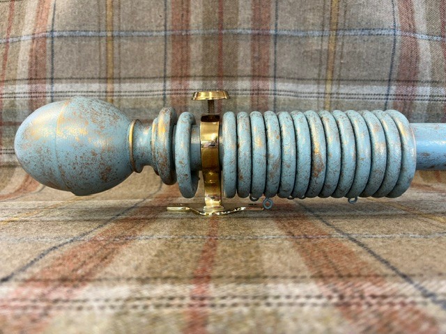 Paint and Gilt pole, Uncarved Empress finials and rings - Image 2