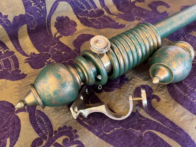 Gilt over paint pole, Jewel Uncarved finials and rings