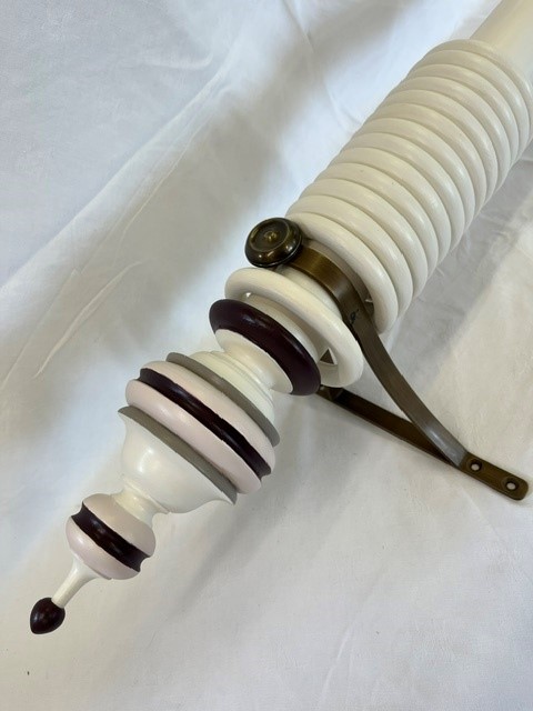Painted pole with Inverted Rib & Ogee finials and rings - Image 2