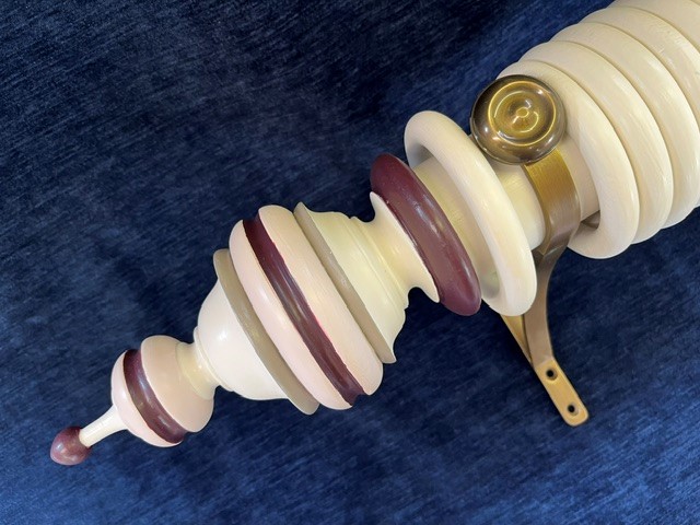 Painted pole with Inverted Rib & Ogee finials and rings - Image 4