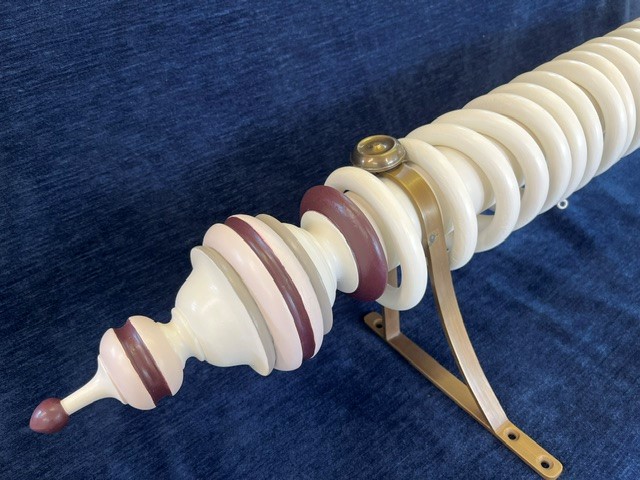 Painted pole with Inverted Rib & Ogee finials and rings - Image 3