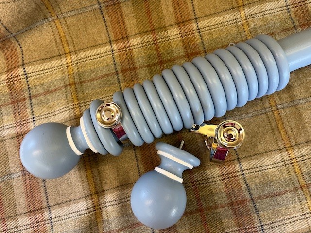 Wedgewood Blue pole with rings, brackets and Plain Ball finials - Image 2