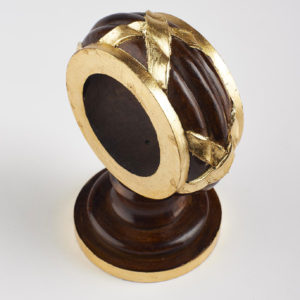 Ribbon bracket, mahogany and gilt