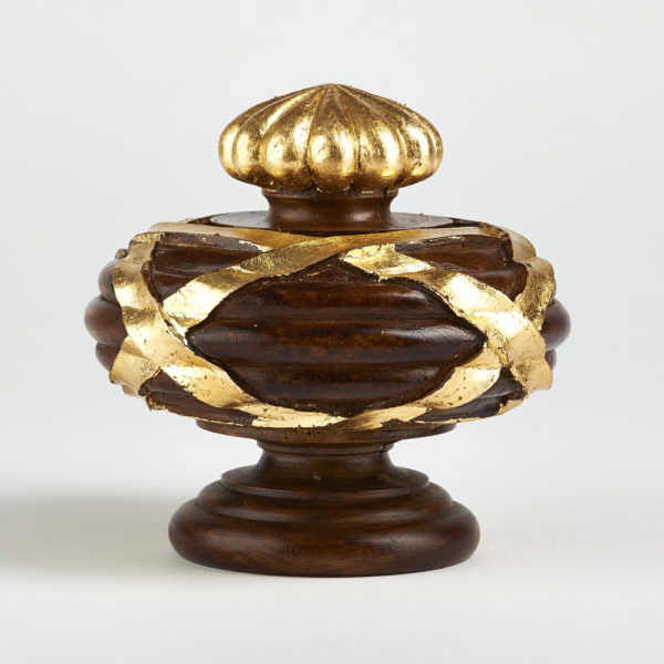 Ribbon Finial