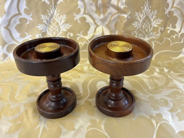 Mahogany and Gilt Regency tiebacks - Image 4