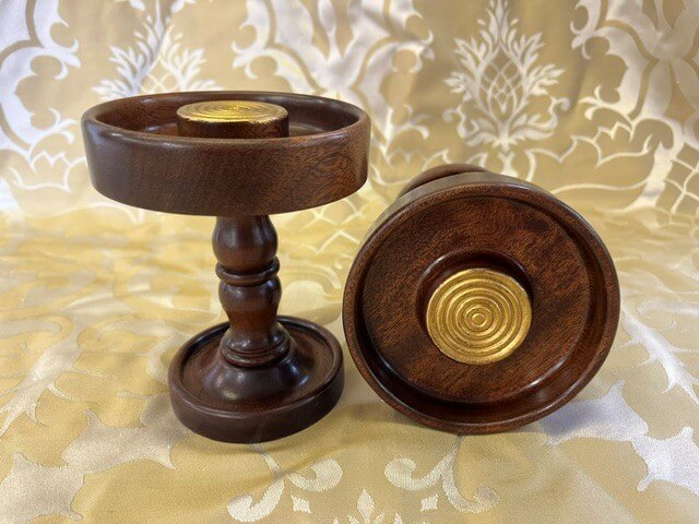 Mahogany and Gilt Regency tiebacks - Image 2