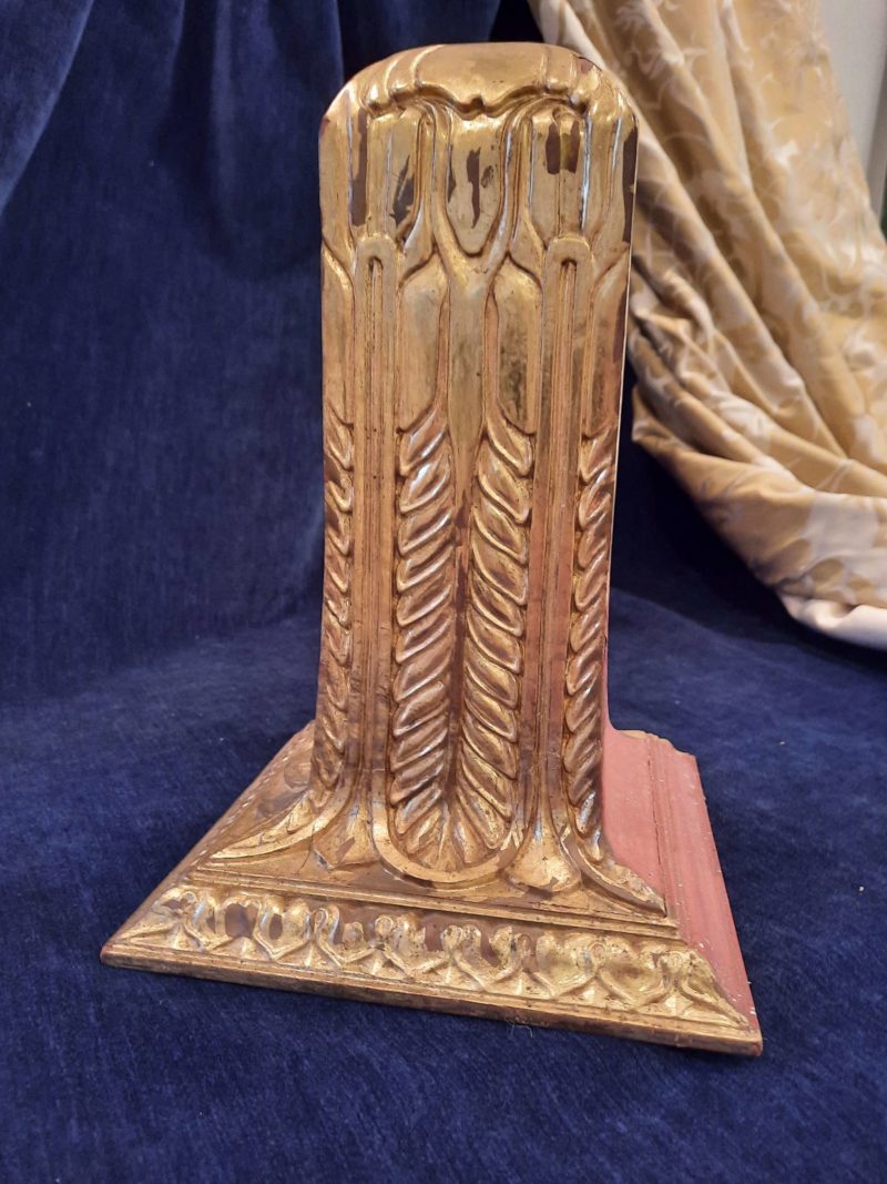 Carved and gilded Ornamental pedestal - Image 3