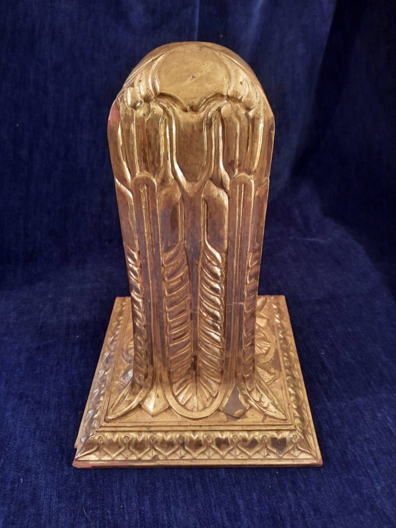 Carved and gilded Ornamental pedestal