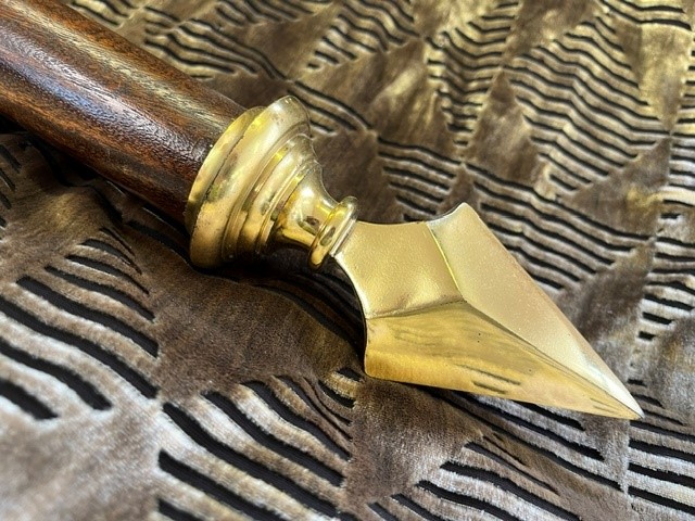 Mahogany pole with Arrow and Flight finials - Image 3