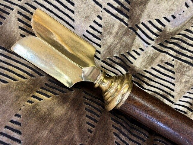 Mahogany pole with Arrow and Flight finials - Image 2